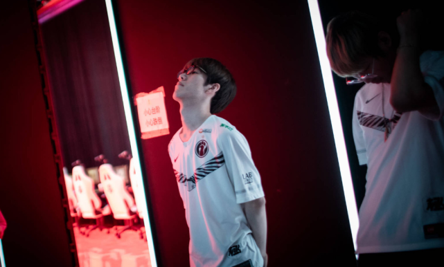 被迫收缩 被迫收缩